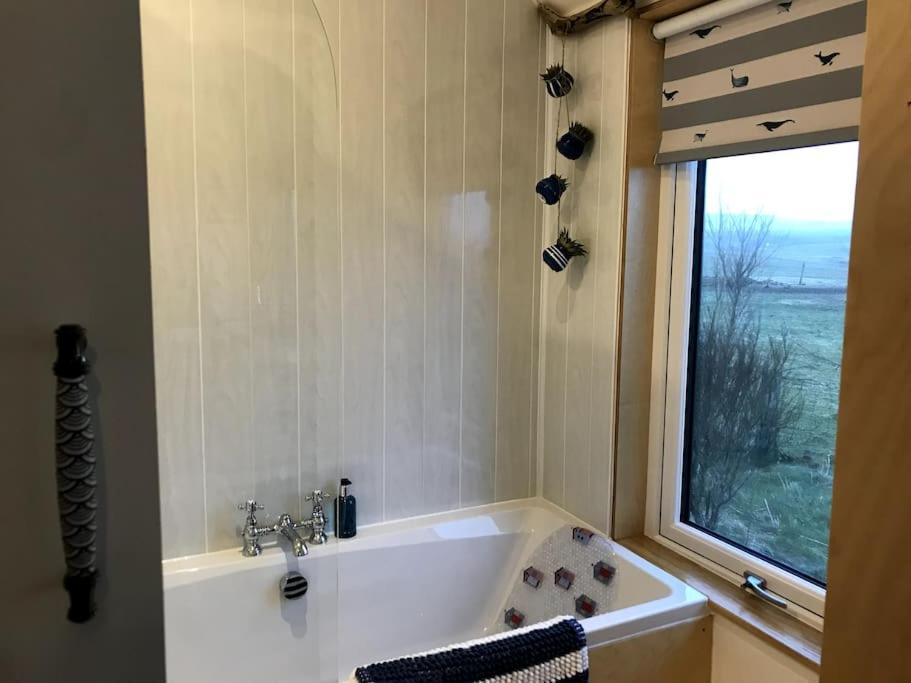 Отель The Beach Hut Orbost Экстерьер фото