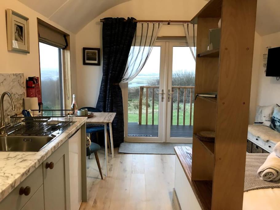 Отель The Beach Hut Orbost Экстерьер фото